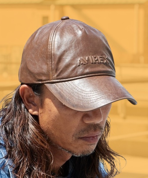AVIREX(アヴィレックス)の「AVIREX/アビレックス AXエンボスロゴPU 6Pキャップ フェイクレザー カーブバイザー 2026年秋冬 秋服 冬服(キャップ・メンズ・ブラック/ブラウン/カーキ・58)」の1枚目の写真
