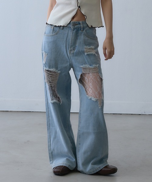 Clum(クルム)の「lace damage wide denim pants / レースダメージワイドデニムパンツ(デニムパンツ・レディース・ライトブルー・SMALL)」の2枚目の写真
