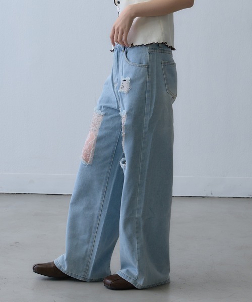 Clum(クルム)の「lace damage wide denim pants / レースダメージワイドデニムパンツ(デニムパンツ・レディース・ライトブルー・SMALL)」の3枚目の写真