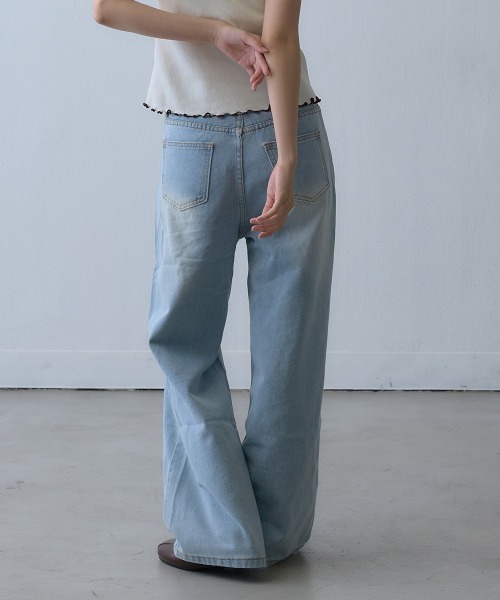 Clum(クルム)の「lace damage wide denim pants / レースダメージワイドデニムパンツ(デニムパンツ・レディース・ライトブルー・SMALL)」の4枚目の写真