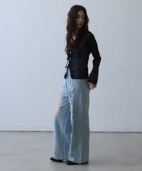 Clum(クルム)の「lace damage wide denim pants / レースダメージワイドデニムパンツ(デニムパンツ・レディース・ライトブルー・SMALL)」の20枚目の写真