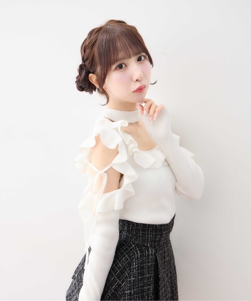 INGNI(イング)の「チョーカー付き肩開き長袖ニット(ニット/セーター・レディース・ボルドー/ブラック/ピンク/アイボリー・M)」の2枚目の写真