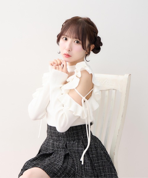 INGNI(イング)の「チョーカー付き肩開き長袖ニット(ニット/セーター・レディース・ボルドー/ブラック/ピンク/アイボリー・M)」の5枚目の写真