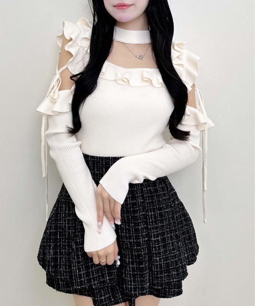 INGNI(イング)の「チョーカー付き肩開き長袖ニット(ニット/セーター・レディース・ボルドー/ブラック/ピンク/アイボリー・M)」の9枚目の写真