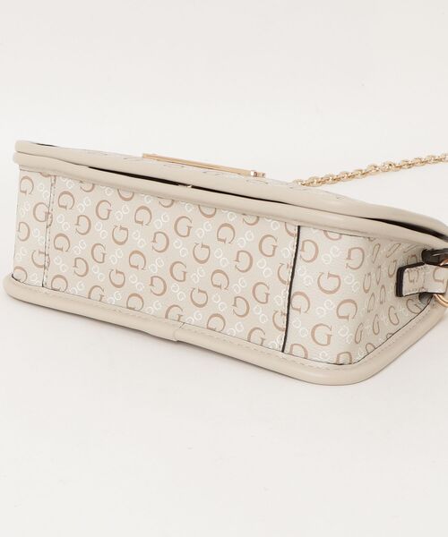Guess（ゲス）の「AVA Mini Flap Crossbody ショルダーバッグ クロスボディバッグ（ショルダーバッグ・レディース・ライトベージュ/チェリーレッド・ONE SIZE）」の13枚目の写真