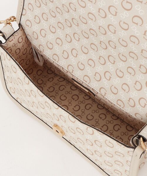 Guess（ゲス）の「AVA Mini Flap Crossbody ショルダーバッグ クロスボディバッグ（ショルダーバッグ・レディース・ライトベージュ/チェリーレッド・ONE SIZE）」の14枚目の写真