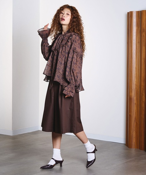 ROSE BUD(ローズバッド)の「POINTED BELT MULE(パンプス・レディース・シルバー・37)」の2枚目の写真