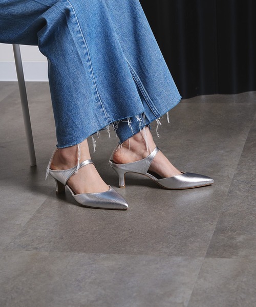 ROSE BUD(ローズバッド)の「POINTED BELT MULE(パンプス・レディース・シルバー・37)」の4枚目の写真