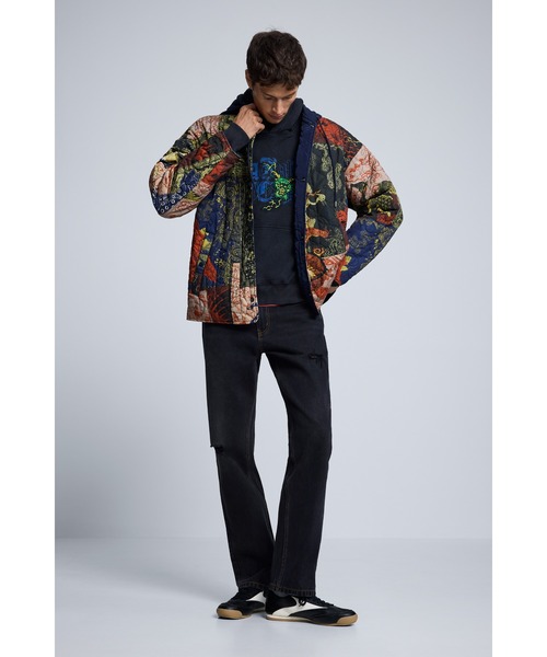 Desigual（デシグアル）の「マルチグラフィックプリント リバーシブルフードジャケット｜Desigual 2026秋冬新作（ブルゾン・メンズ・ブルー・S/M/L）」の5枚目の写真