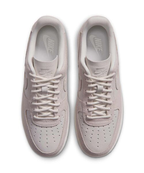 NIKE(ナイキ)の「ナイキ エア フォース 1 '07 SE ウィメンズシューズ / Nike Air Force 1 '07 SE Women's Shoes IQ0135-100 Sail(スニーカー・レディース・クリーム・24/23.5/23/22.5/26/22/25.5/25/24.5)」の4枚目の写真