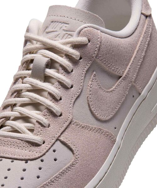 NIKE(ナイキ)の「ナイキ エア フォース 1 '07 SE ウィメンズシューズ / Nike Air Force 1 '07 SE Women's Shoes IQ0135-100 Sail(スニーカー・レディース・クリーム・24/23.5/23/22.5/26/22/25.5/25/24.5)」の7枚目の写真