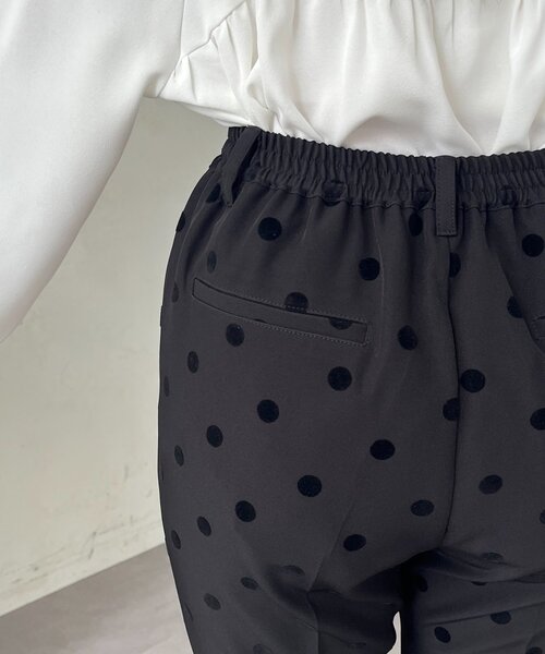 prose verse(プロズヴェール)の「フロッキードットセンタープレスフレアパンツ(その他パンツ・レディース・チャコールグレー・MEDIUM/LARGE/PM/PL)」の6枚目の写真
