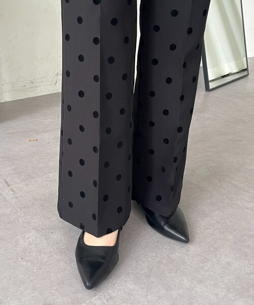 prose verse(プロズヴェール)の「フロッキードットセンタープレスフレアパンツ(その他パンツ・レディース・チャコールグレー・MEDIUM/LARGE/PM/PL)」の7枚目の写真