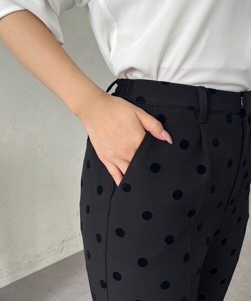 prose verse(プロズヴェール)の「フロッキードットセンタープレスフレアパンツ(その他パンツ・レディース・チャコールグレー・MEDIUM/LARGE/PM/PL)」の9枚目の写真