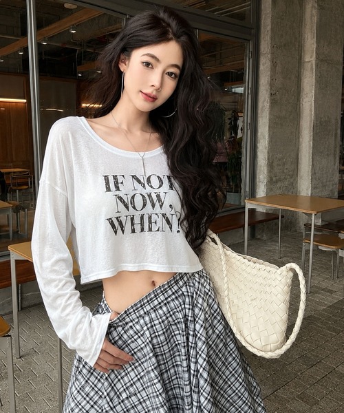VIBGYOR(ヴィブジョー)の「【EIZZ/アイズ】ヴィンテージ風 クラックロゴ クロップド シアー長袖Tシャツ / ロンT(Tシャツ/カットソー・レディース・ホワイト/ブラック/イエロー・FREE)」の2枚目の写真