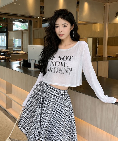 VIBGYOR(ヴィブジョー)の「【EIZZ/アイズ】ヴィンテージ風 クラックロゴ クロップド シアー長袖Tシャツ / ロンT(Tシャツ/カットソー・レディース・ホワイト/ブラック/イエロー・FREE)」の6枚目の写真