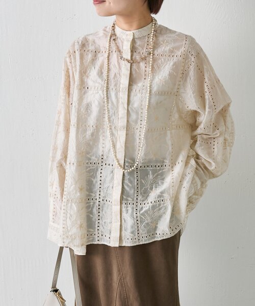 ear PAPILLONNER(イアパピヨネ)の「シアー刺繍ブラウス2【SUM1 STYLE】(シャツ/ブラウス・レディース・ブラック/ライトベージュ・FREE)」の2枚目の写真