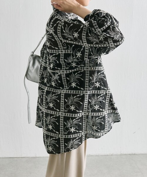 ear PAPILLONNER(イアパピヨネ)の「シアー刺繍ブラウス2【SUM1 STYLE】(シャツ/ブラウス・レディース・ブラック/ライトベージュ・FREE)」の5枚目の写真
