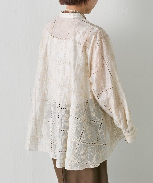 ear PAPILLONNER(イアパピヨネ)の「シアー刺繍ブラウス2【SUM1 STYLE】(シャツ/ブラウス・レディース・ブラック/ライトベージュ・FREE)」の18枚目の写真