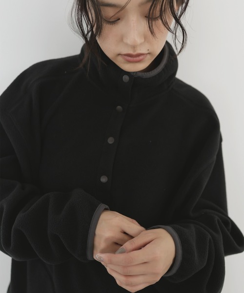  hellam（へラム）の「フリースハーフボタントップス（ニット/セーター・レディース・ブラック/アイボリー/チャコール/ブラウン・FREE）」の2枚目の写真