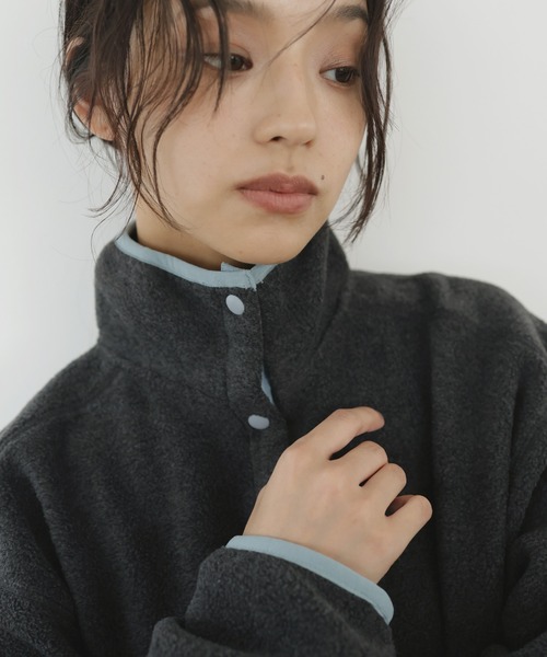  hellam（へラム）の「フリースハーフボタントップス（ニット/セーター・レディース・ブラック/アイボリー/チャコール/ブラウン・FREE）」の9枚目の写真