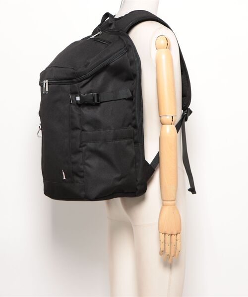 EASTBOY(イーストボーイ)の「【EASTBOY/イーストボーイ】【大容量35L デッドスペースを作らないスクエア構造】ボックスバックパック PC収納 通勤 通学 ポケット多数(バックパック/リュック・レディース・サックスブルー/ピンク・FREE)」の6枚目の写真