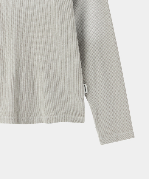 MAISON MINED(メゾンミネド)の「ペインテッドワッフルフード長袖 アイボリー(Tシャツ/カットソー・メンズ・その他・LARGE/MEDIUM)」の2枚目の写真