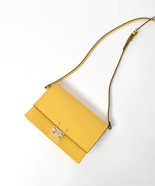 SHIPS（シップス）の「Carol J.:スクエアポシェット◇（ショルダーバッグ・レディース・ライトブルー/イエロー/ブラック・ONE SIZE）」の3枚目の写真