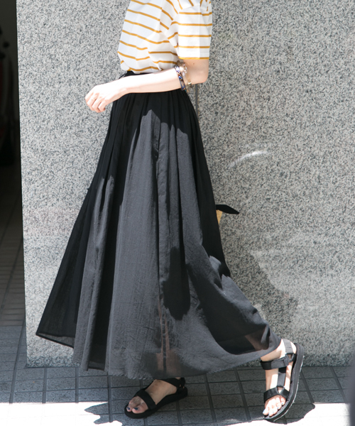 URBAN RESEARCH（アーバンリサーチ）の「UR コットンギャザーマキシスカート（スカート・レディース・グレー系その他/ブラック/イエロー/オレンジ系その他・FREE）」の2枚目の写真