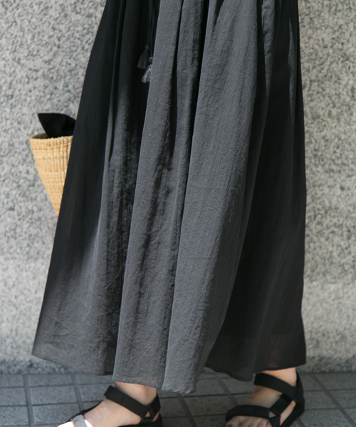 URBAN RESEARCH（アーバンリサーチ）の「UR コットンギャザーマキシスカート（スカート・レディース・グレー系その他/ブラック/イエロー/オレンジ系その他・FREE）」の8枚目の写真