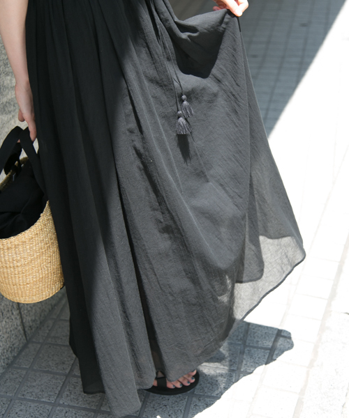 URBAN RESEARCH（アーバンリサーチ）の「UR コットンギャザーマキシスカート（スカート・レディース・グレー系その他/ブラック/イエロー/オレンジ系その他・FREE）」の9枚目の写真