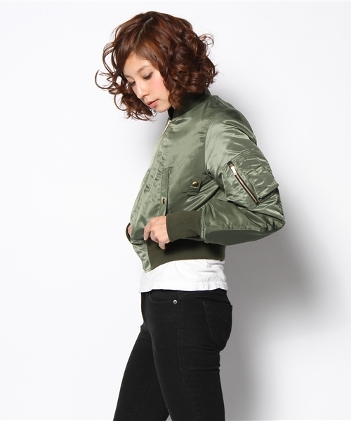 WEGO(ウィゴー)の「WEGO/MA-1ジャケット(ブルゾン・レディース・カーキ/ブラック/ベージュ・SMALL/MEDIUM)」の4枚目の写真