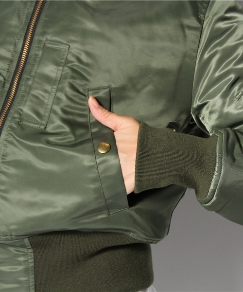 WEGO(ウィゴー)の「WEGO/MA-1ジャケット(ブルゾン・レディース・カーキ/ブラック/ベージュ・SMALL/MEDIUM)」の8枚目の写真