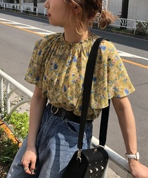 花柄ハイネックブラウス