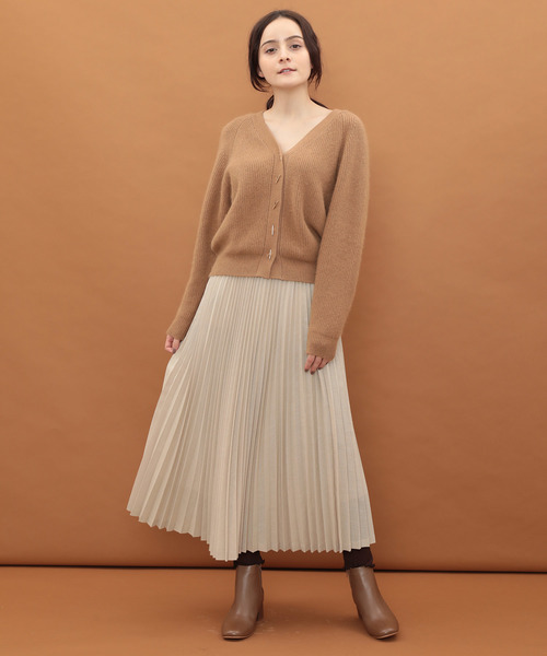 SALON adam et rope'(サロン アダム エ ロペ)の「片畦Vネックカーディガン(カーディガン/ボレロ・レディース・グレー/キャメル/ブルー系その他4/ピンク/チャコールグレー・FREE)」の17枚目の写真