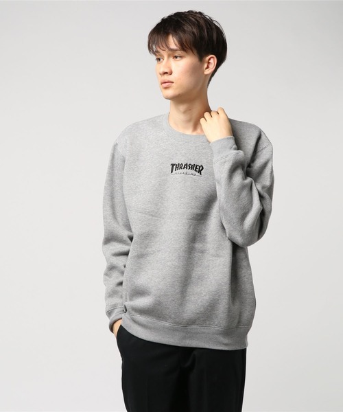 THRASHER（スラッシャー）の「HOMETOWN CREW SWEAT/スラッシャーユニセックス10oz(オンス)ヘビーウェイトワンポイントロゴ裏起毛スウェットトレーナー（スウェット・メンズ・グレー/ホワイト/ブラック×ホワイト/ブラック×レッド/バーガンディー/グリーン/ブラウン/パープル/アッシュグレー/ヘザーグレー/ネイビー/スミクロ/ダークグリーン・MEDIUM/LARGE/SMALL/X-LARGE/XX-LARGE）」の7枚目の写真