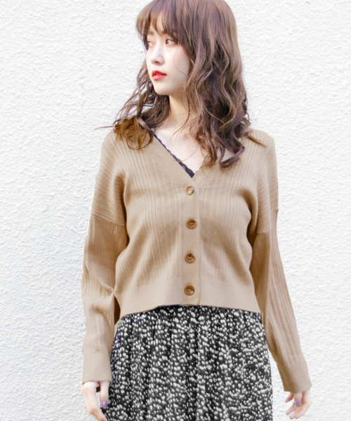 Heather(ヘザー)の「ハイゲージリブボタンカーディガン 827987(カーディガン/ボレロ・レディース・アイボリー/ブラック/ベージュ/グリーン/レッド・FREE)」の3枚目の写真