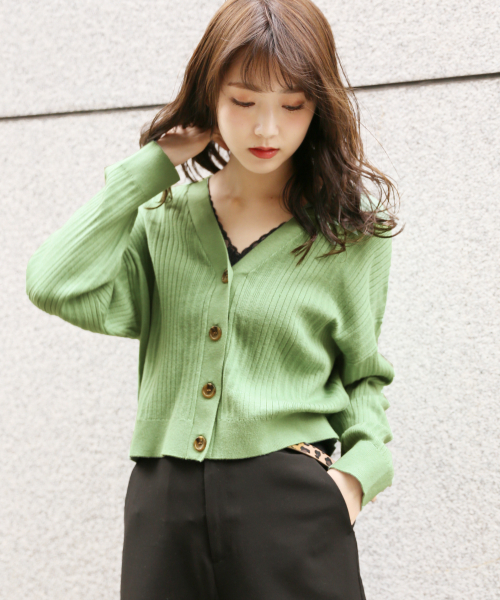 Heather(ヘザー)の「ハイゲージリブボタンカーディガン 827987(カーディガン/ボレロ・レディース・アイボリー/ブラック/ベージュ/グリーン/レッド・FREE)」の4枚目の写真