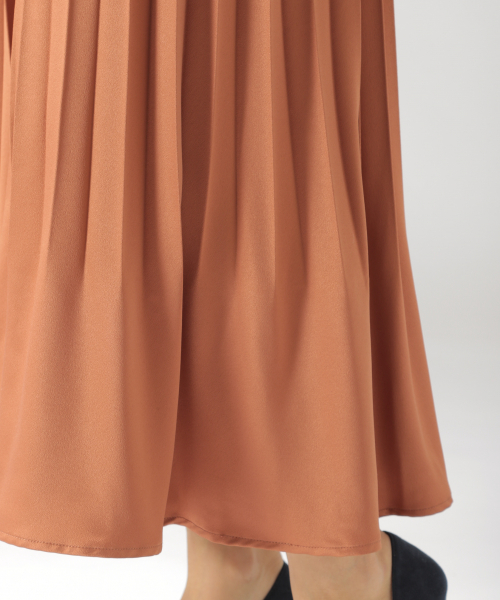 BAYFLOW（ベイフロー）の「サテンプリーツロングスカート（スカート・レディース・スカイブルー/ブラウン/グレー/ピンク・SMALL/MEDIUM）」の7枚目の写真