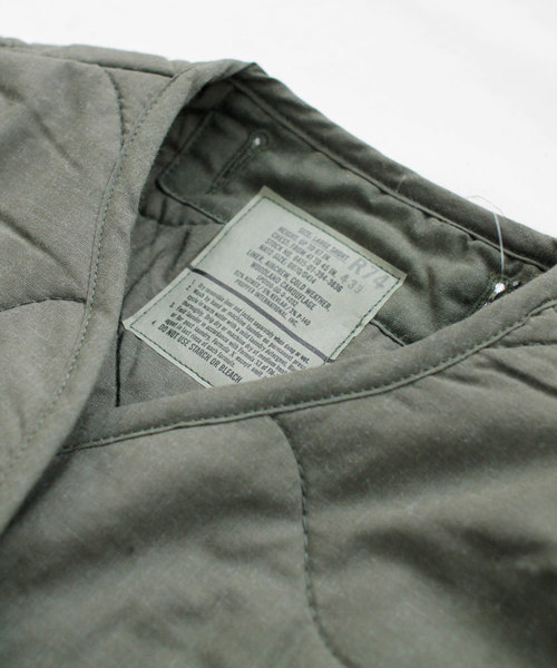Denime（ドゥニーム）の「【DEAD STOCK】USGI LINER AIRCREW COAT / ミリタリーライナー（ミリタリージャケット・メンズ・カーキ・SMALL/MEDIUM）」の4枚目の写真