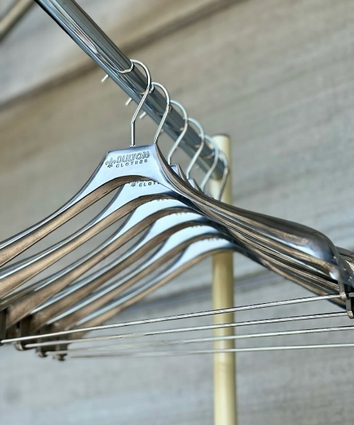 DULTON（ダルトン）の「ALUMINUM CLOTHES HANGER /アルミニウム クロス ハンガー（ランドリーグッズ・メンズ・その他・FREE）」の5枚目の写真