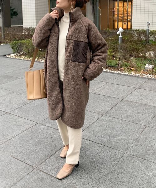 KOBE LETTUCE（コウベレタス）の「スタンドカラー・ノーカラー2typeリバーシブルロングボアフリースブルゾンコート（ブルゾン・レディース・ホワイト系その他2/ホワイト系その他3/ブラウン系その他/ブラック系その他/アイボリー/ホワイト系その他/ブラウン/ブラック・2/1）」の21枚目の写真