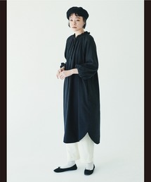 裾タックパンツ