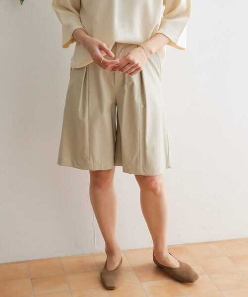 audrey and john wad（オードリーアンドジョンワッド）の「Audrey and John Wad　ECO LEATHER ハーフパンツ（その他パンツ・レディース・ブラック/アイボリー・MEDIUM）」の3枚目の写真