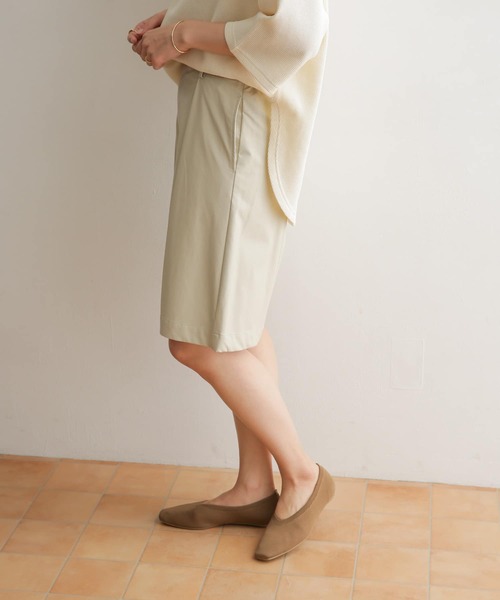 audrey and john wad（オードリーアンドジョンワッド）の「Audrey and John Wad　ECO LEATHER ハーフパンツ（その他パンツ・レディース・ブラック/アイボリー・MEDIUM）」の4枚目の写真