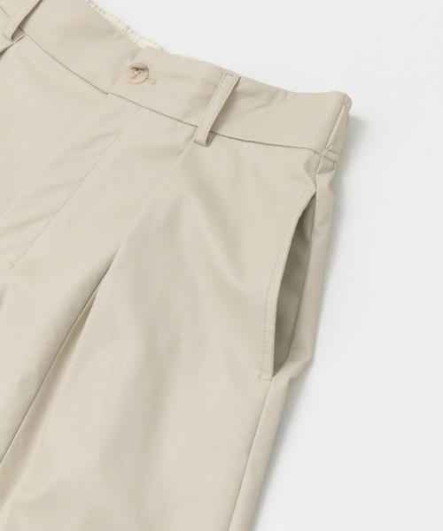 audrey and john wad（オードリーアンドジョンワッド）の「Audrey and John Wad　ECO LEATHER ハーフパンツ（その他パンツ・レディース・ブラック/アイボリー・MEDIUM）」の7枚目の写真