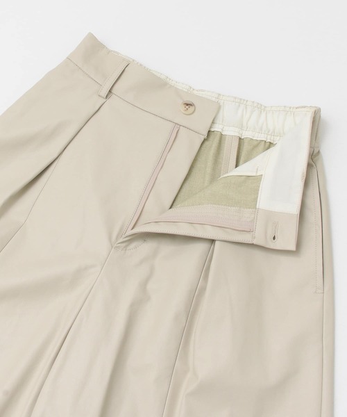 audrey and john wad（オードリーアンドジョンワッド）の「Audrey and John Wad　ECO LEATHER ハーフパンツ（その他パンツ・レディース・ブラック/アイボリー・MEDIUM）」の8枚目の写真