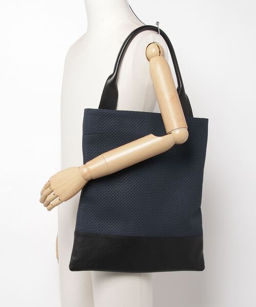 ikot（イコット）の「ikot ワンハンドルショルダー（ショルダーバッグ・レディース・ネイビー/ベージュ・FREE）」の20枚目の写真