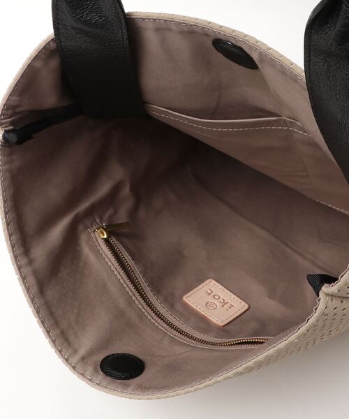 ikot（イコット）の「ikot ワンハンドルショルダー（ショルダーバッグ・レディース・ネイビー/ベージュ・FREE）」の21枚目の写真