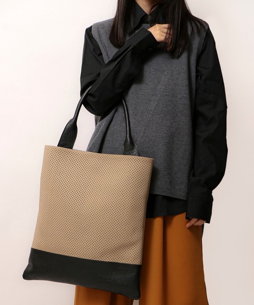 ikot（イコット）の「ikot ワンハンドルショルダー（ショルダーバッグ・レディース・ネイビー/ベージュ・FREE）」の2枚目の写真